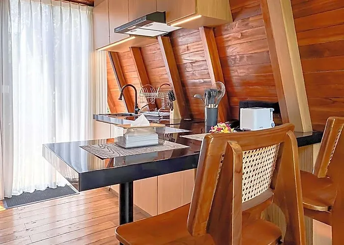Hidden Den Ubud Hotel 3*