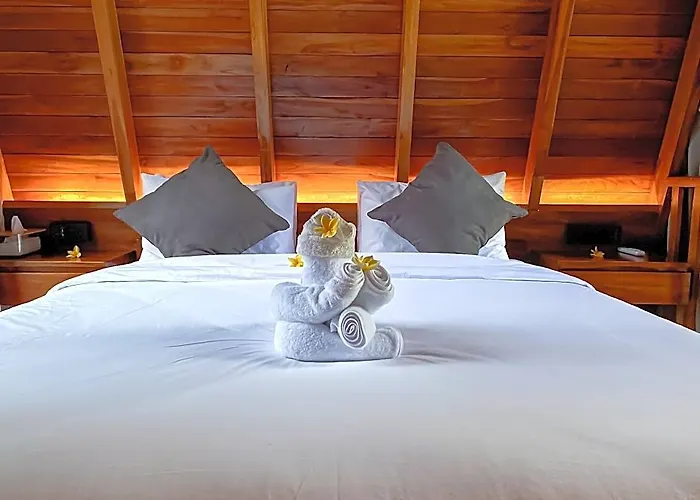 Hidden Den Ubud Hotel 3*
