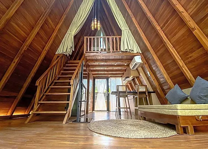 Hotel Hidden Den Ubud 3*