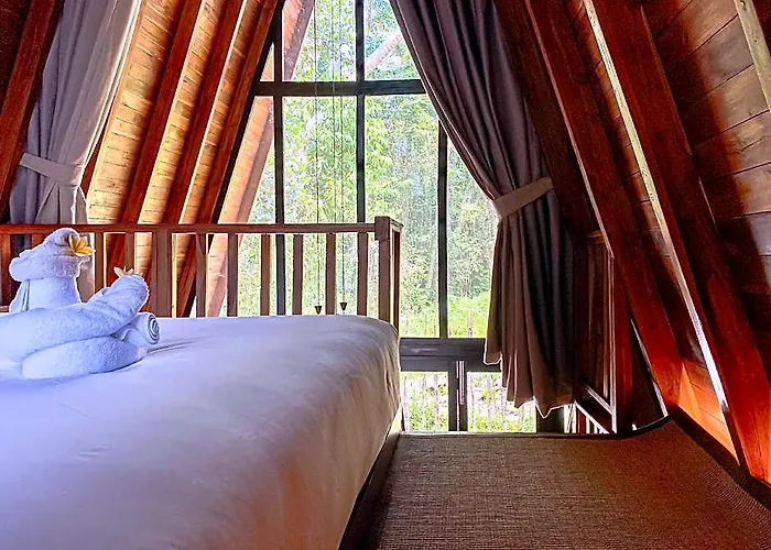 Hidden Den Ubud Hotel 3*