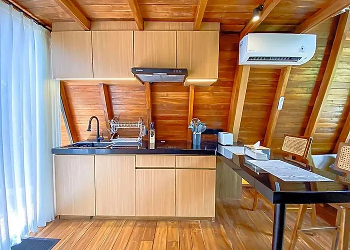 Hidden Den Ubud Hotel 3*